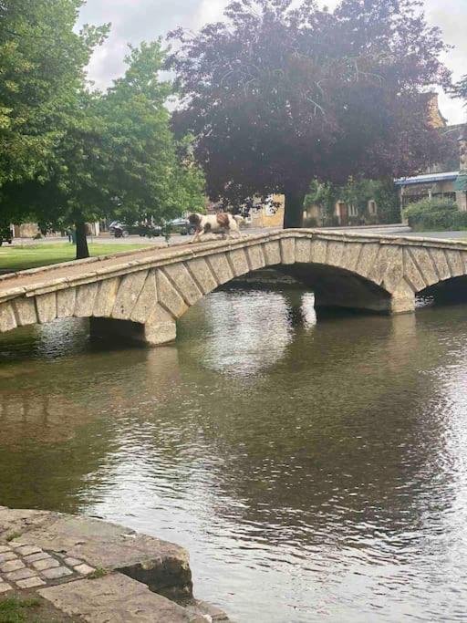 Beautiful Cotswold Couples Retreat Villa Bourton-on-the-Water ภายนอก รูปภาพ